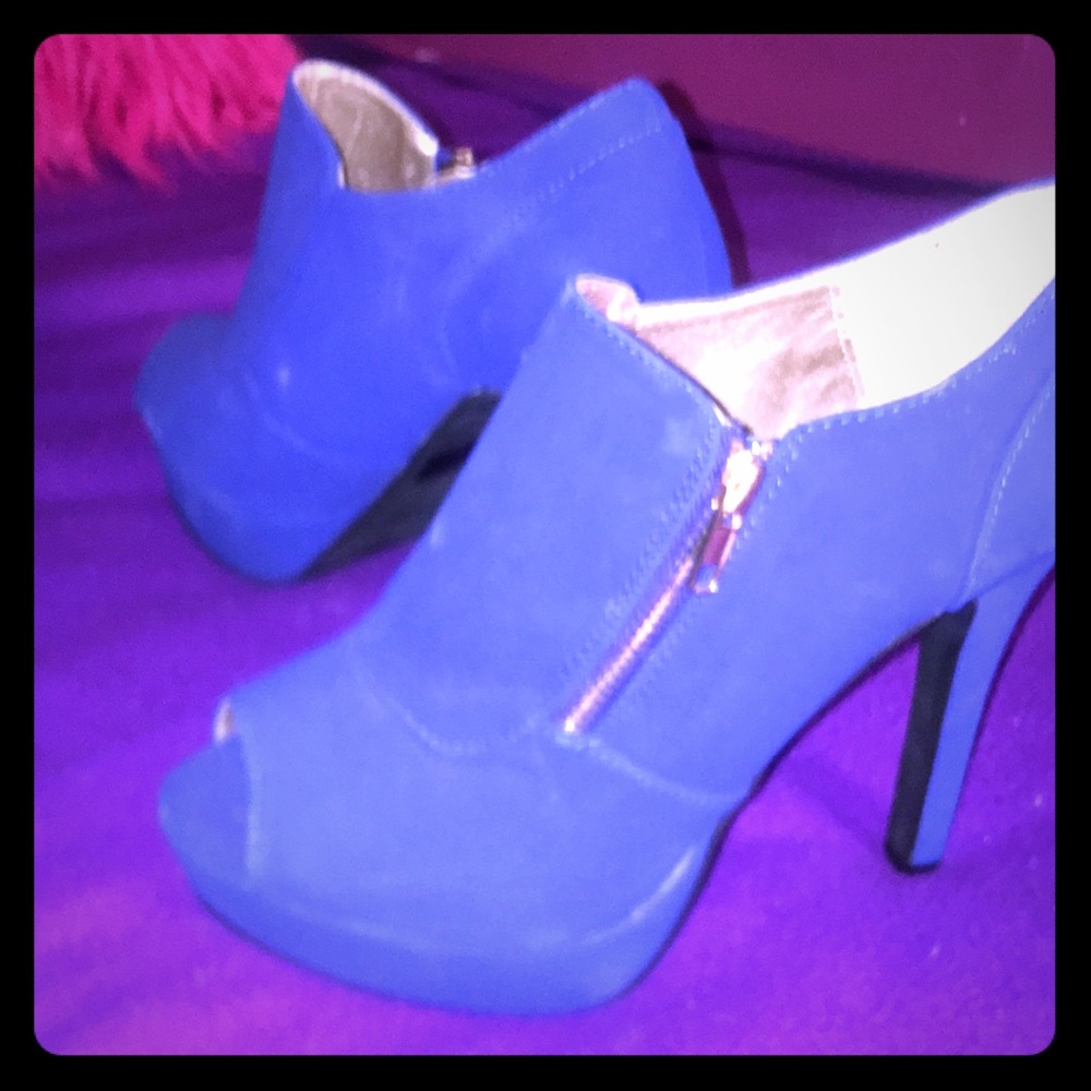 Royal Blue Charlotte Russe High Heel Pumps.